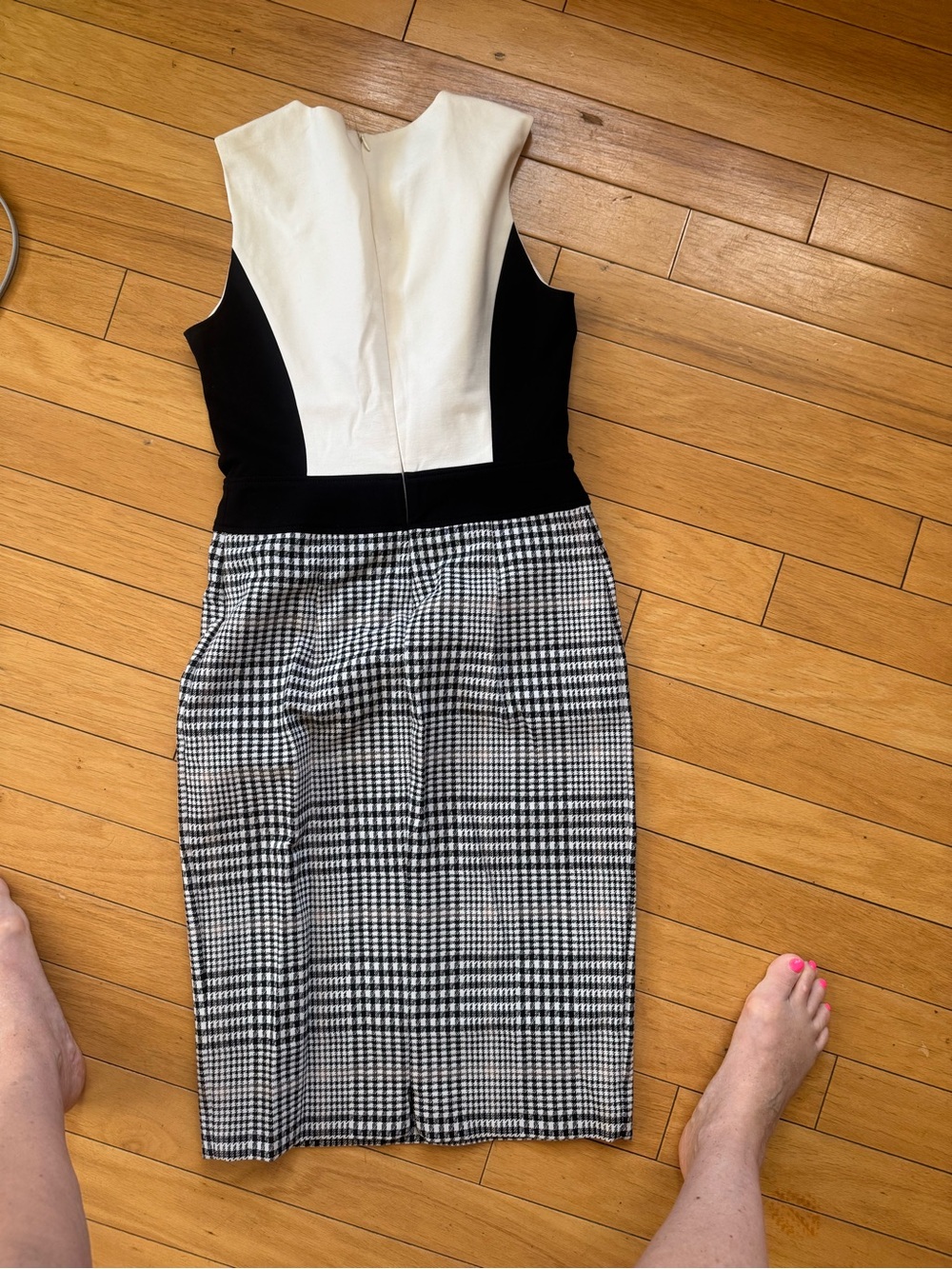 Chic Black & White Houndstooth Midi Dress with Heart Buttons vdp - Picture 4 of 5
